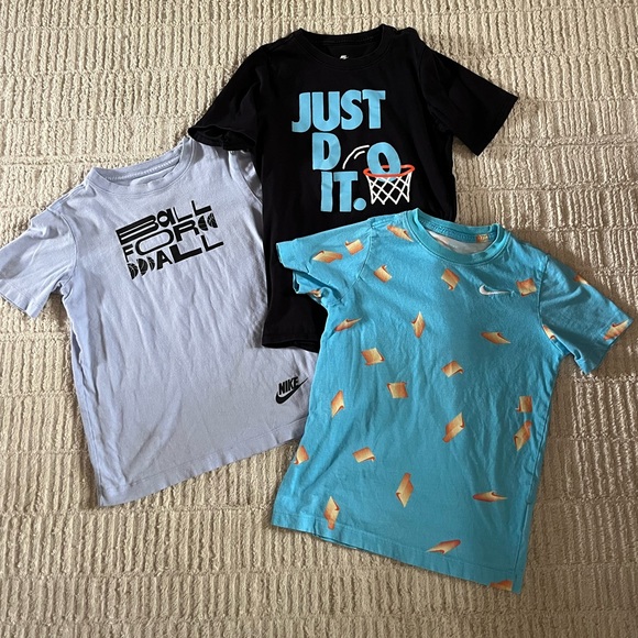 Nike Boys T-Shirt Bundle Size Small - Picture 1 of 5